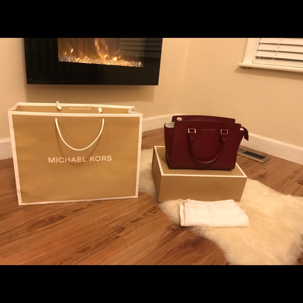 MICHAEL KORS MEDIUM SELMA PEBBLED LEATHER SATCHEL